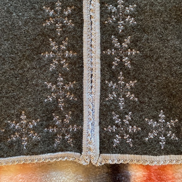 NWOT, beautiful snowflake sweater, no tags S/M - Picture 4 of 6